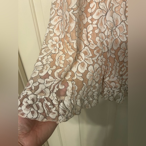 The Cove Sleeveless Floral & Lace Romper size S Peach/Cream color - Picture 6 of 8